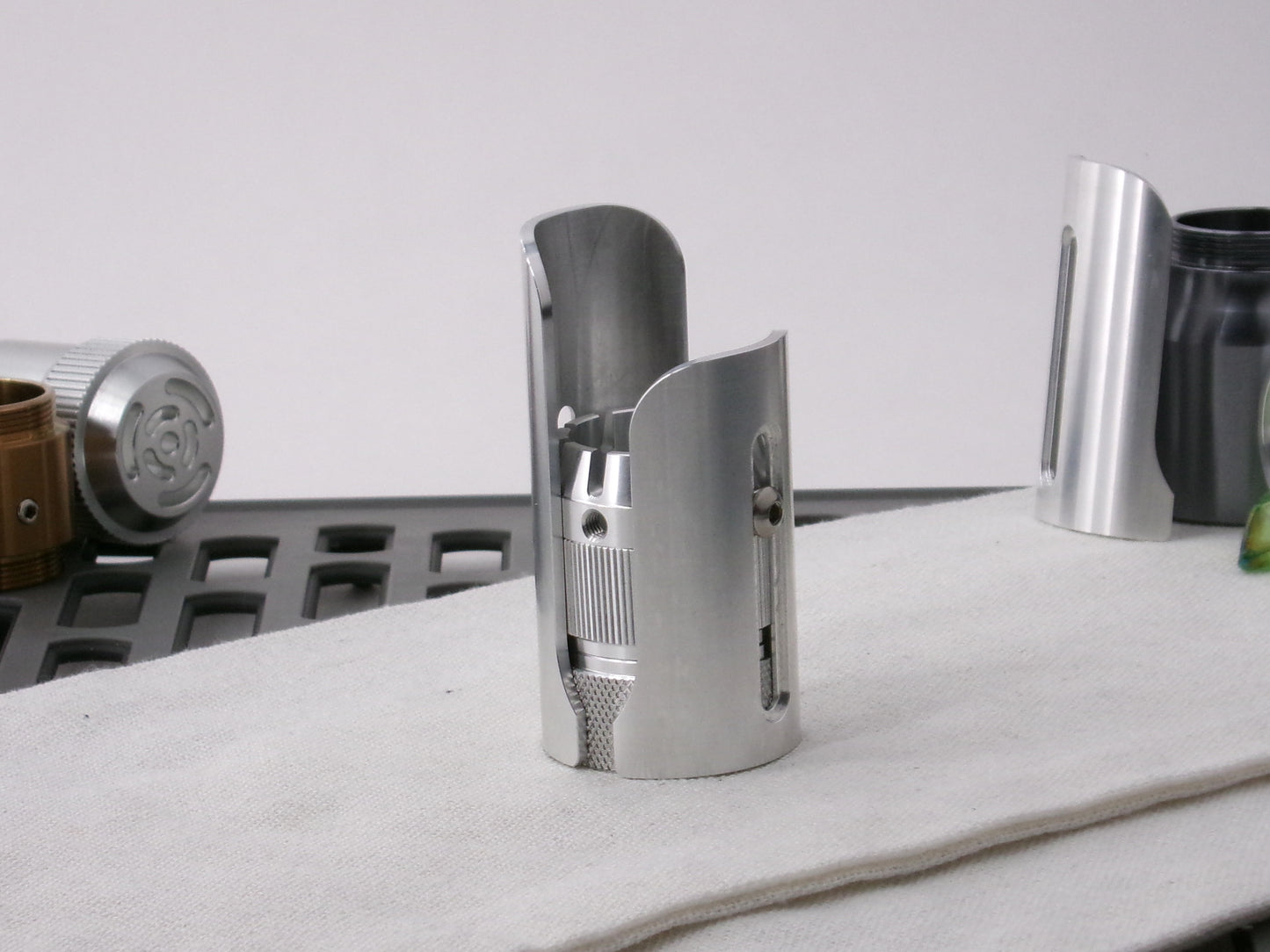 Assembled VHC-compatible, Component Schema Kit - Emitter Type 5, standing proud facing right.